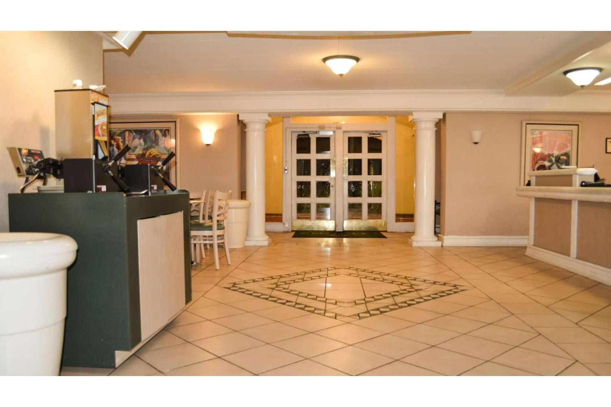 The Grand By Capital O Texarkana I-30 Экстерьер фото